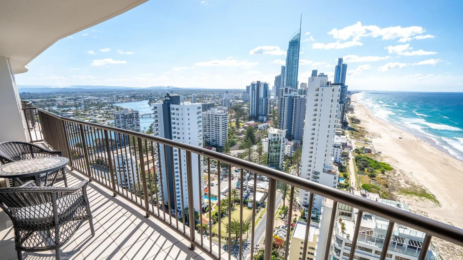 ****  Surfers Aquarius On The Beach Aparthotel Gold Coast Australia