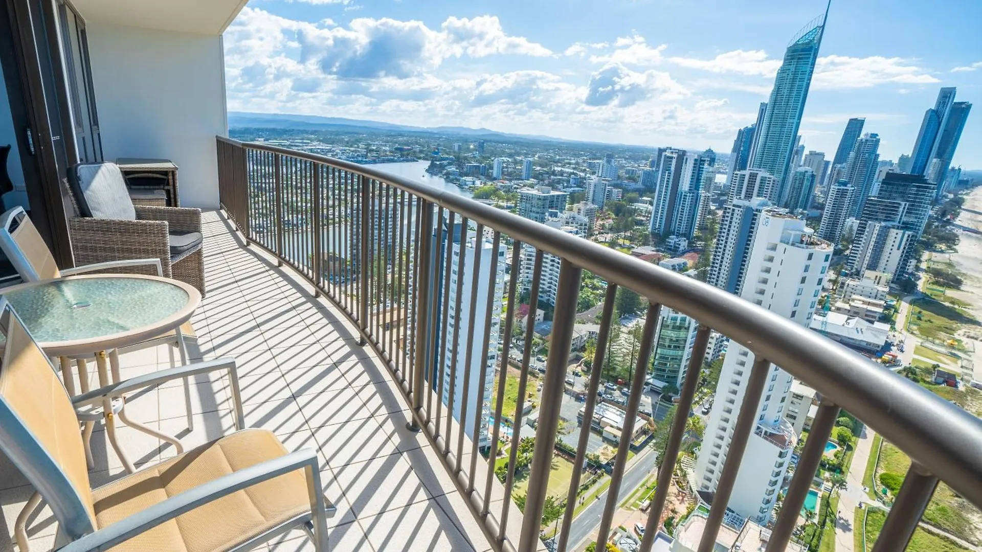 ****  Surfers Aquarius On The Beach Aparthotel Gold Coast Australia