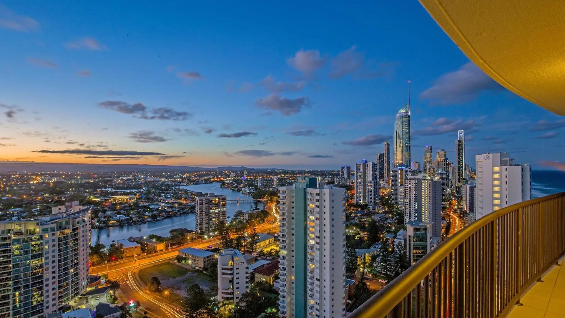 ****  Surfers Aquarius On The Beach Aparthotel Gold Coast Australia